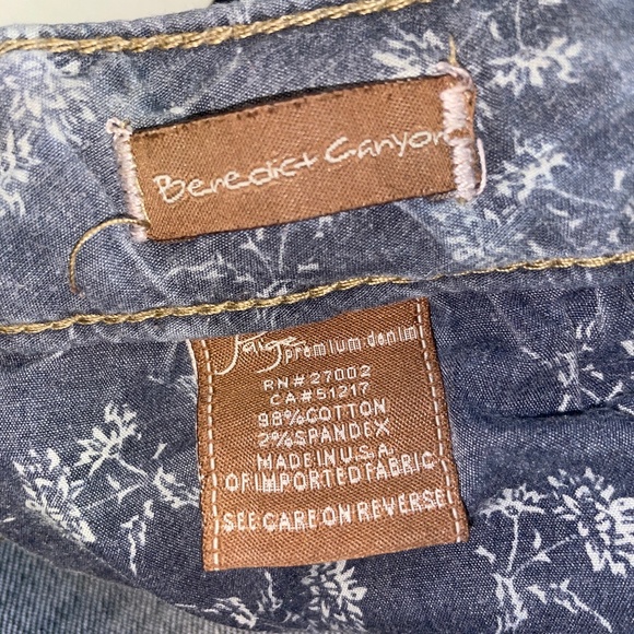 EUC Paige Benedict Canyon Relaxed Fit Embroidered Pocket Jeans Size 31 - Picture 8 of 9